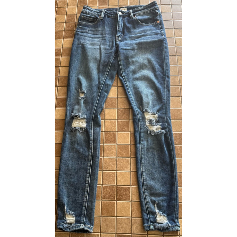 Women's Betsy’s Boutique Shop Blue Distressed Jeans Size 26